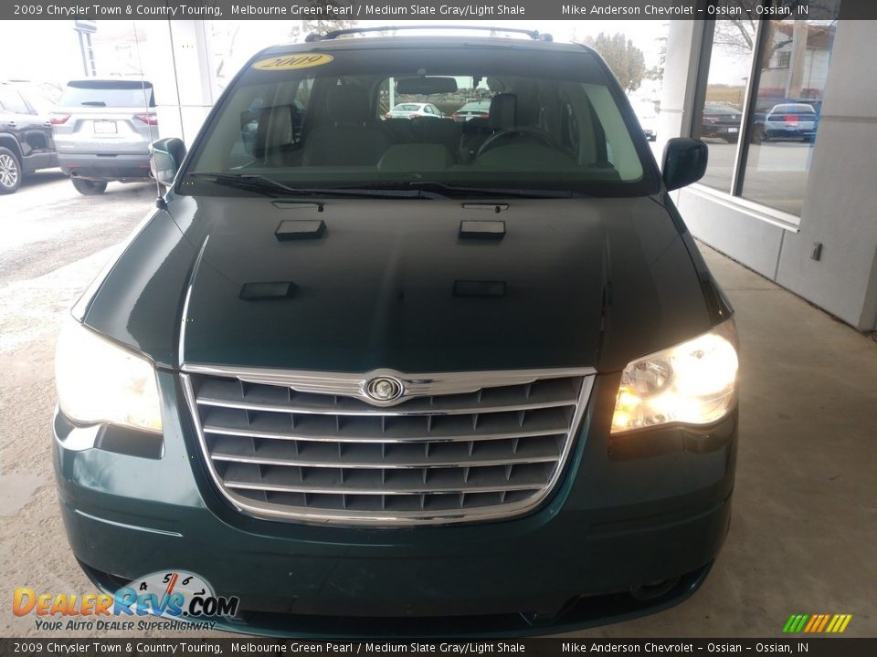 2009 Chrysler Town & Country Touring Melbourne Green Pearl / Medium Slate Gray/Light Shale Photo #10