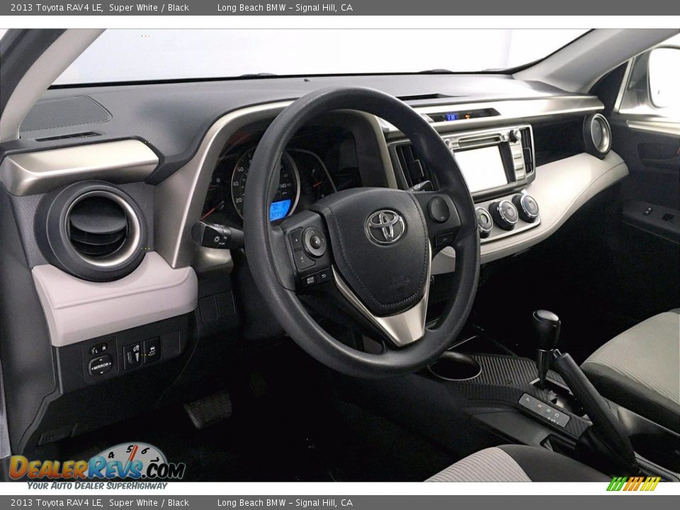 2013 Toyota RAV4 LE Super White / Black Photo #21