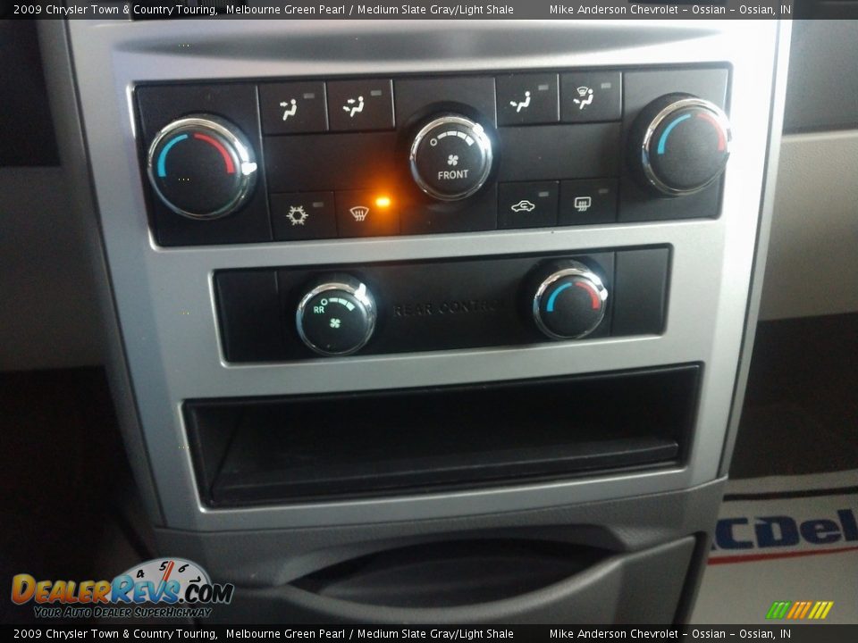 2009 Chrysler Town & Country Touring Melbourne Green Pearl / Medium Slate Gray/Light Shale Photo #26