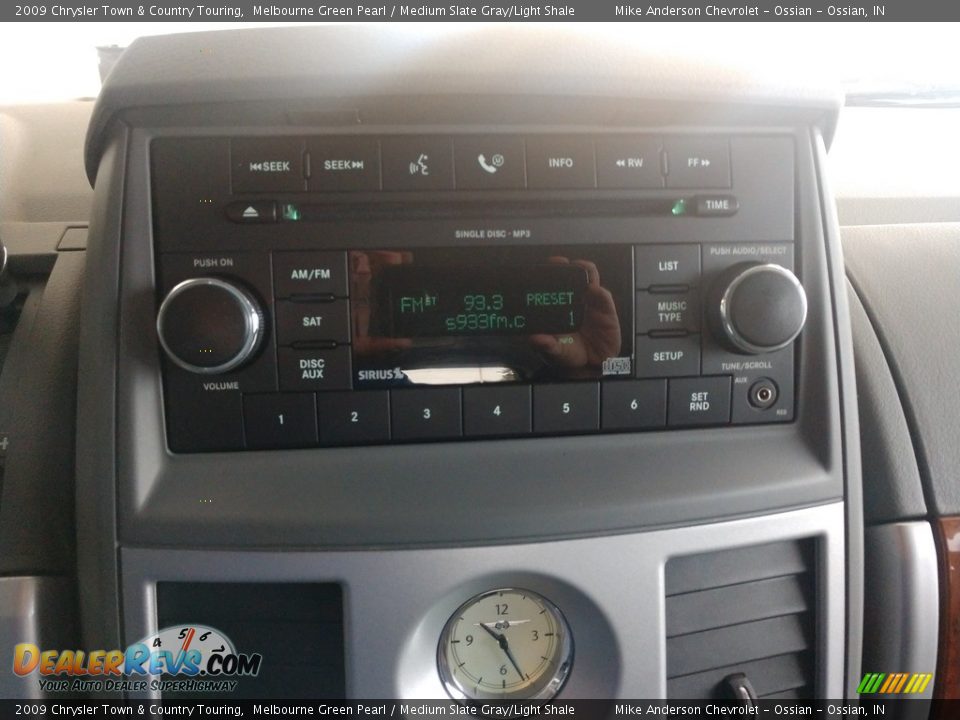 2009 Chrysler Town & Country Touring Melbourne Green Pearl / Medium Slate Gray/Light Shale Photo #27