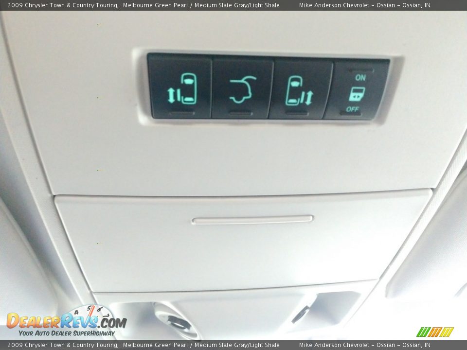 2009 Chrysler Town & Country Touring Melbourne Green Pearl / Medium Slate Gray/Light Shale Photo #28