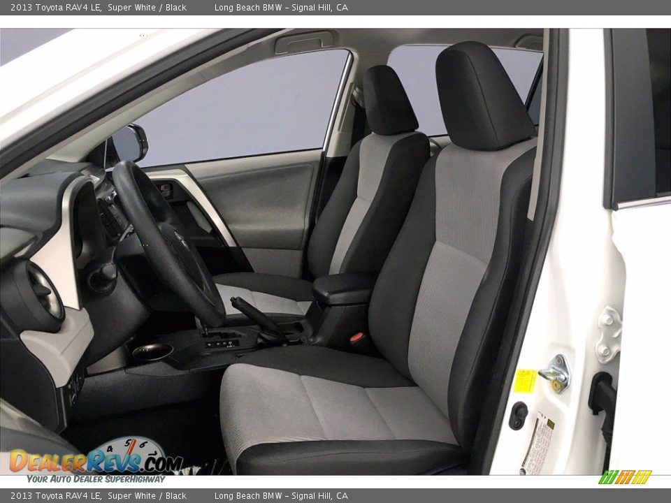 2013 Toyota RAV4 LE Super White / Black Photo #28