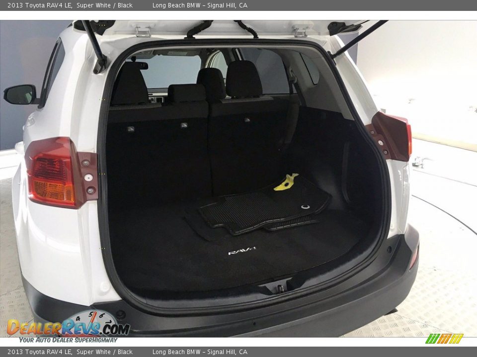 2013 Toyota RAV4 LE Super White / Black Photo #31