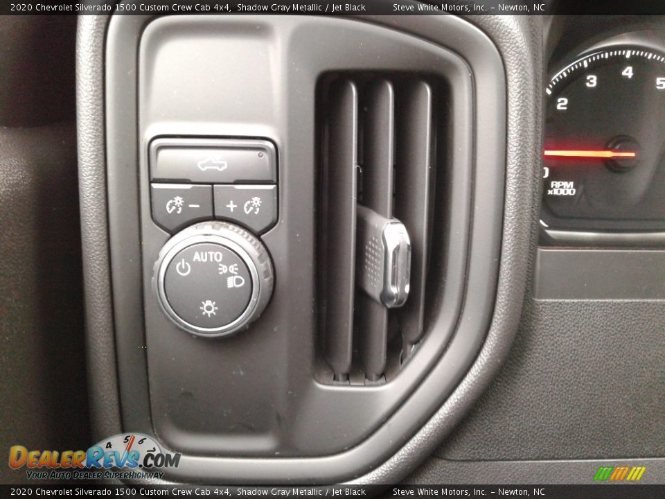 Controls of 2020 Chevrolet Silverado 1500 Custom Crew Cab 4x4 Photo #19