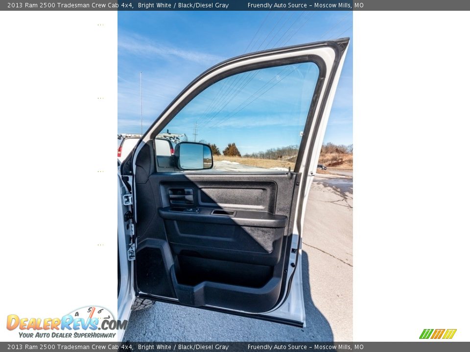 2013 Ram 2500 Tradesman Crew Cab 4x4 Bright White / Black/Diesel Gray Photo #29