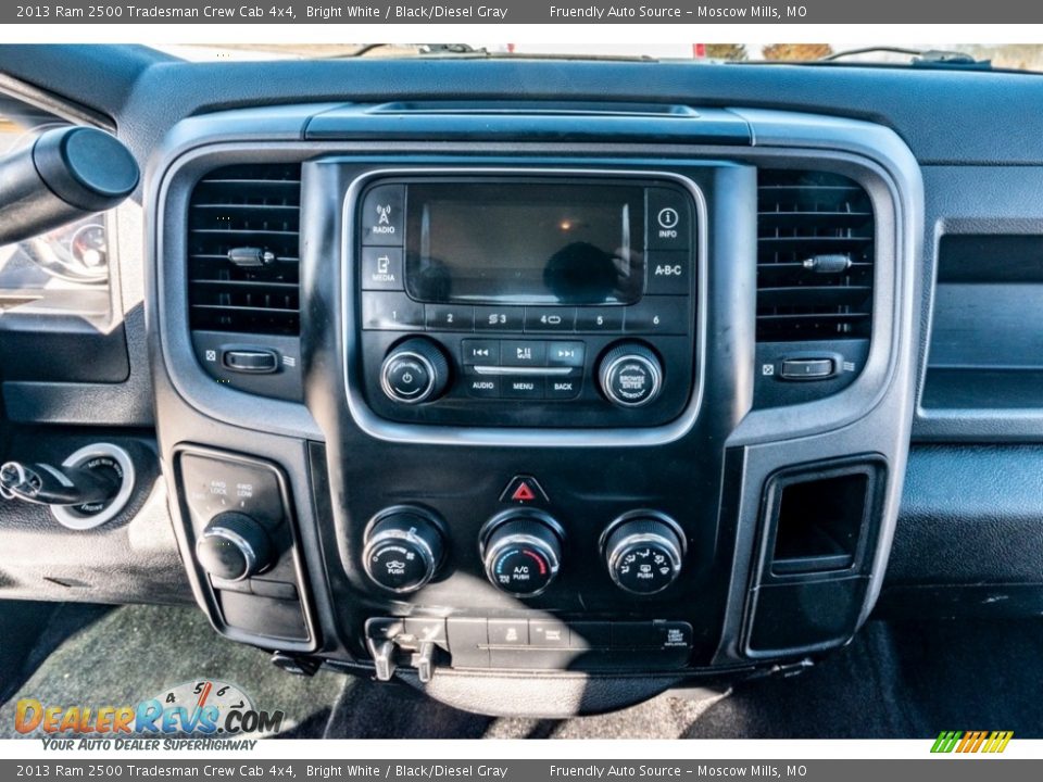 2013 Ram 2500 Tradesman Crew Cab 4x4 Bright White / Black/Diesel Gray Photo #34