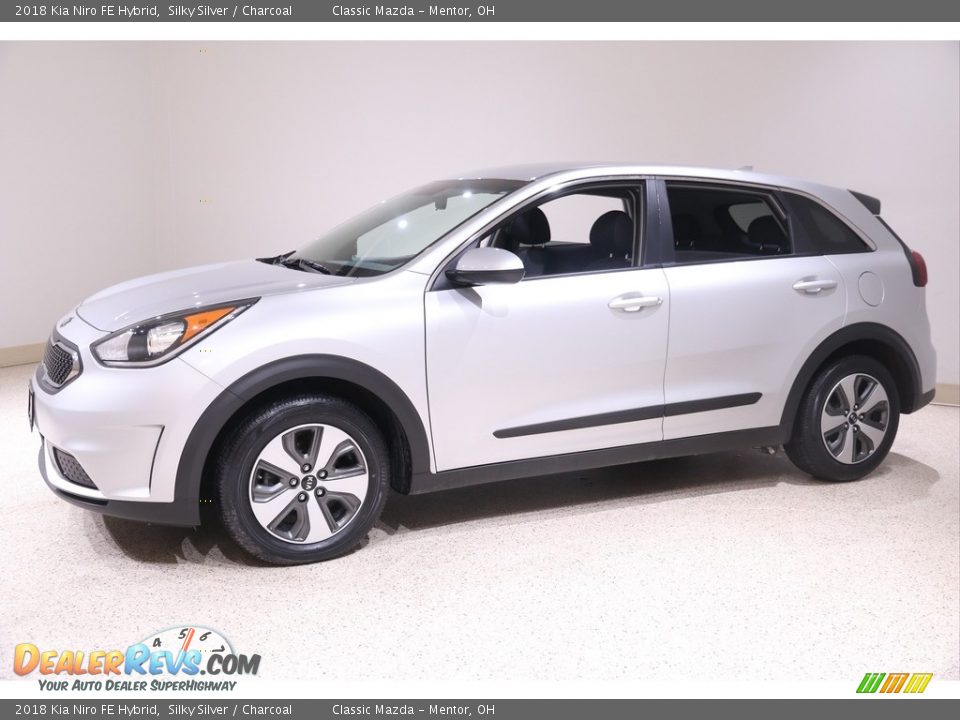 Front 3/4 View of 2018 Kia Niro FE Hybrid Photo #3