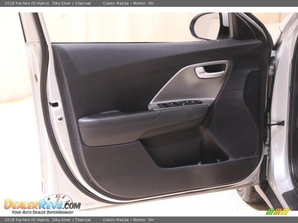 2018 Kia Niro FE Hybrid Silky Silver / Charcoal Photo #4
