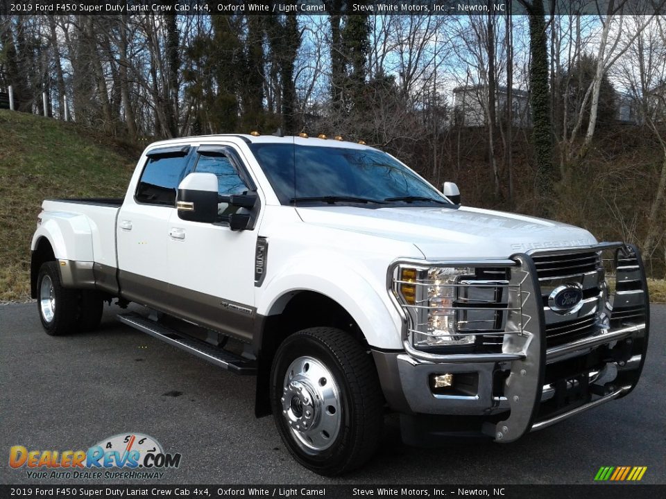Front 3/4 View of 2019 Ford F450 Super Duty Lariat Crew Cab 4x4 Photo #4