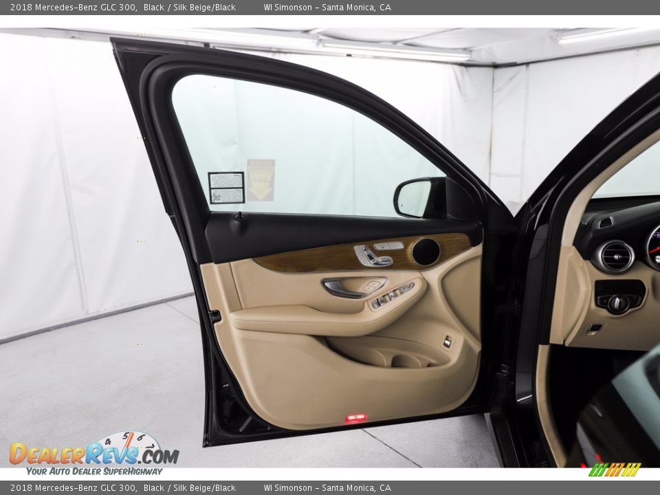2018 Mercedes-Benz GLC 300 Black / Silk Beige/Black Photo #20