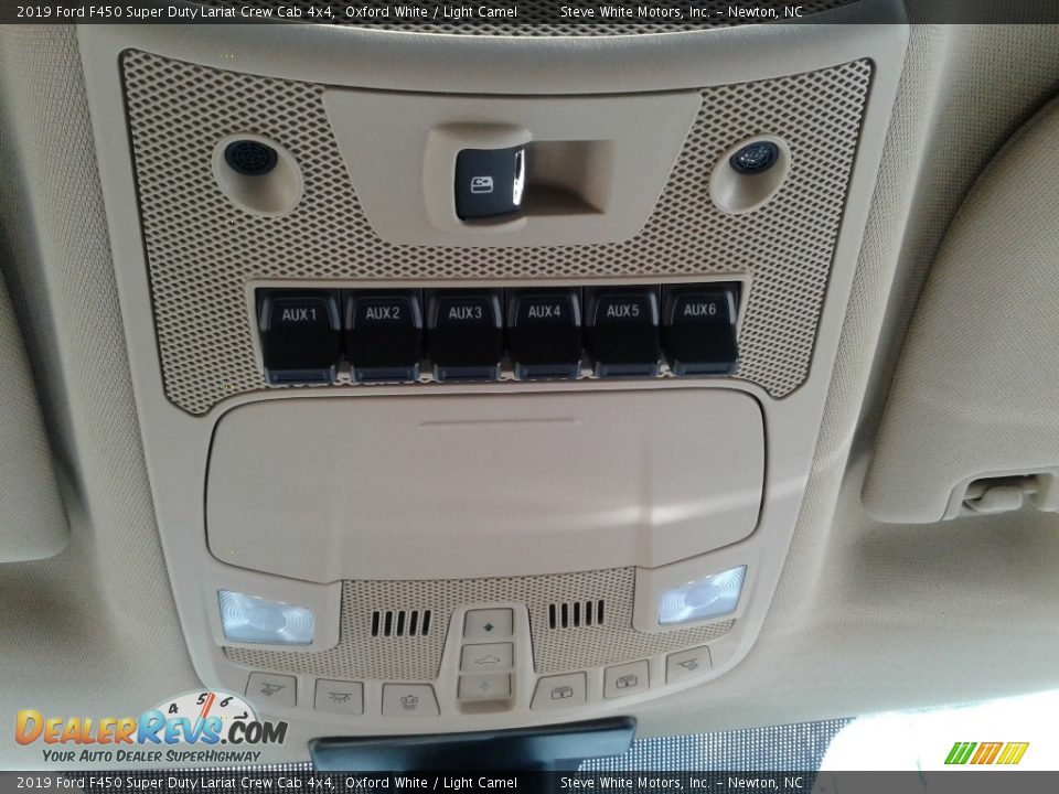 Controls of 2019 Ford F450 Super Duty Lariat Crew Cab 4x4 Photo #33