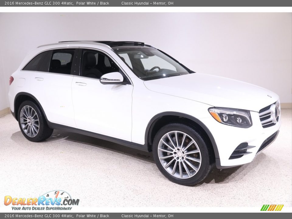 Front 3/4 View of 2016 Mercedes-Benz GLC 300 4Matic Photo #1