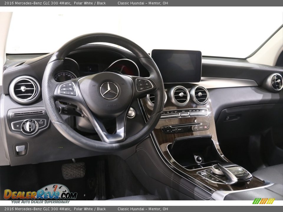 Dashboard of 2016 Mercedes-Benz GLC 300 4Matic Photo #7