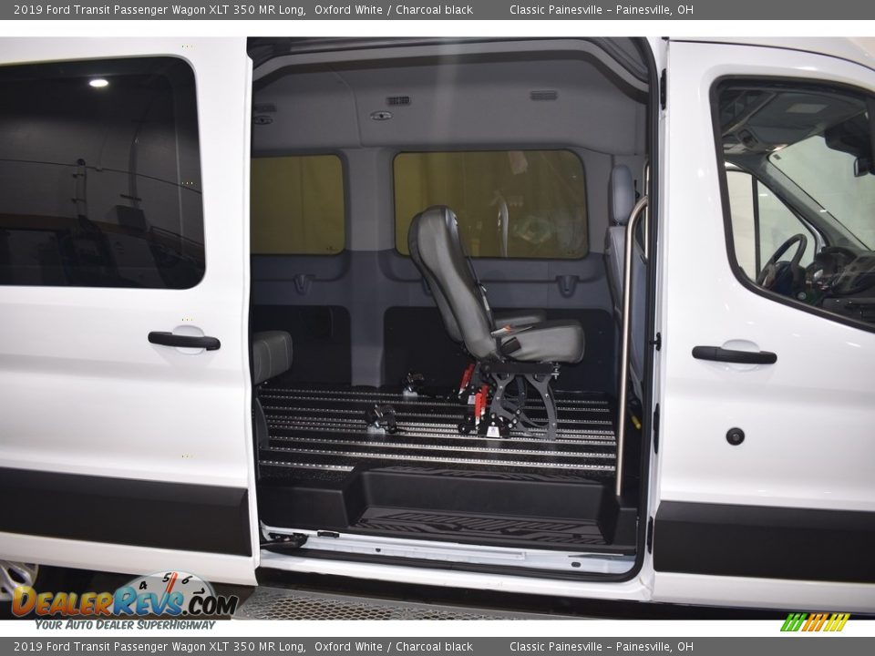 2019 Ford Transit Passenger Wagon XLT 350 MR Long Oxford White / Charcoal black Photo #8