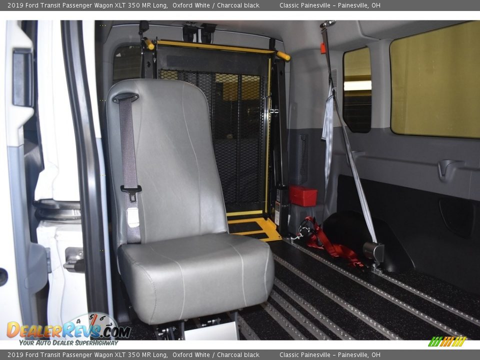 2019 Ford Transit Passenger Wagon XLT 350 MR Long Oxford White / Charcoal black Photo #10