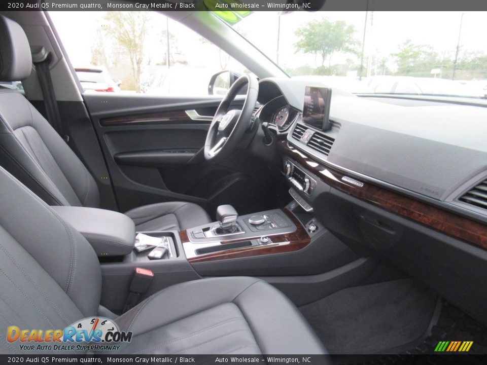 Front Seat of 2020 Audi Q5 Premium quattro Photo #12