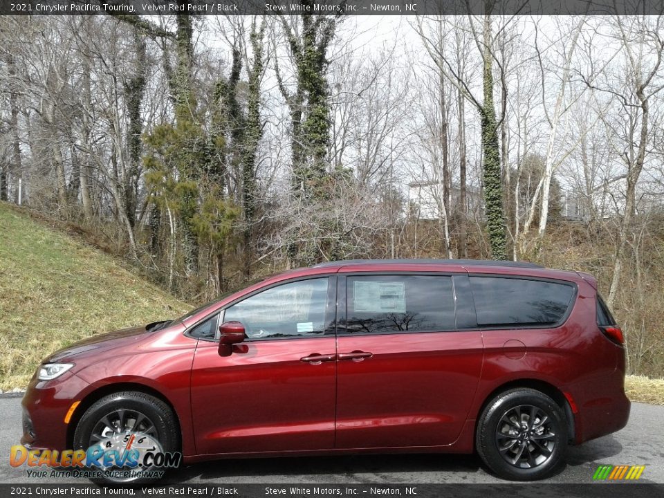 2021 Chrysler Pacifica Touring Velvet Red Pearl / Black Photo #1