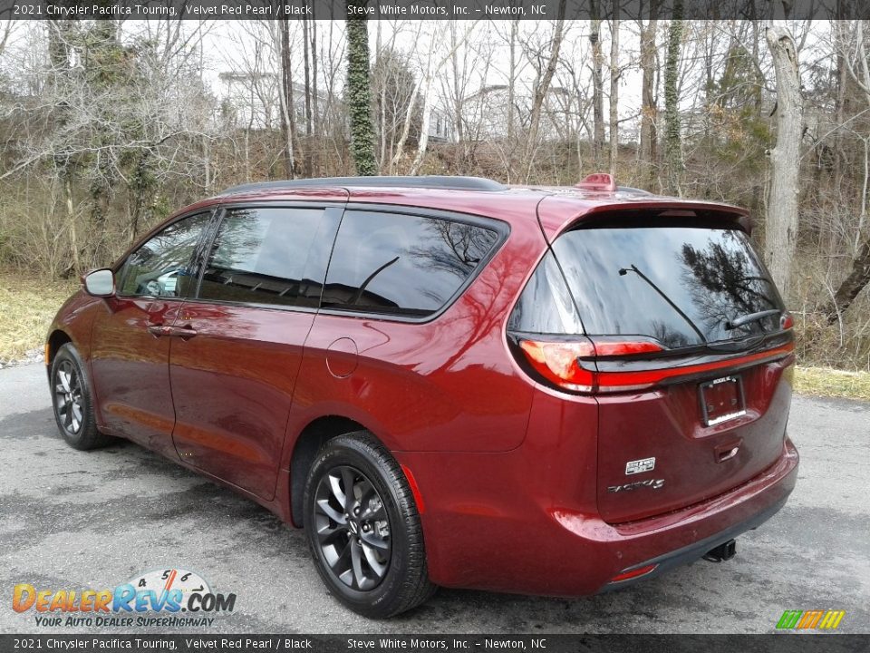 2021 Chrysler Pacifica Touring Velvet Red Pearl / Black Photo #8