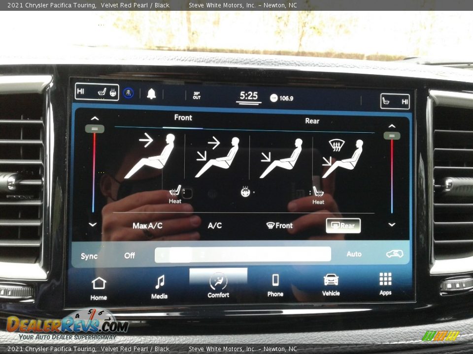 Controls of 2021 Chrysler Pacifica Touring Photo #24