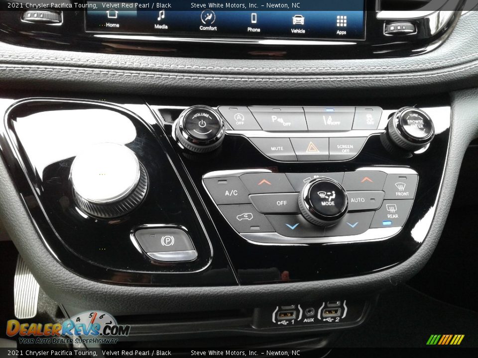 Controls of 2021 Chrysler Pacifica Touring Photo #26