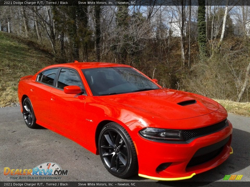 Front 3/4 View of 2021 Dodge Charger R/T Photo #4