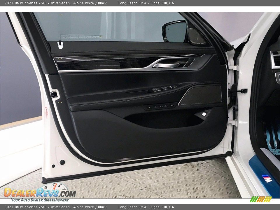 Door Panel of 2021 BMW 7 Series 750i xDrive Sedan Photo #14