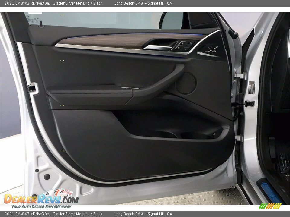 Door Panel of 2021 BMW X3 xDrive30e Photo #14