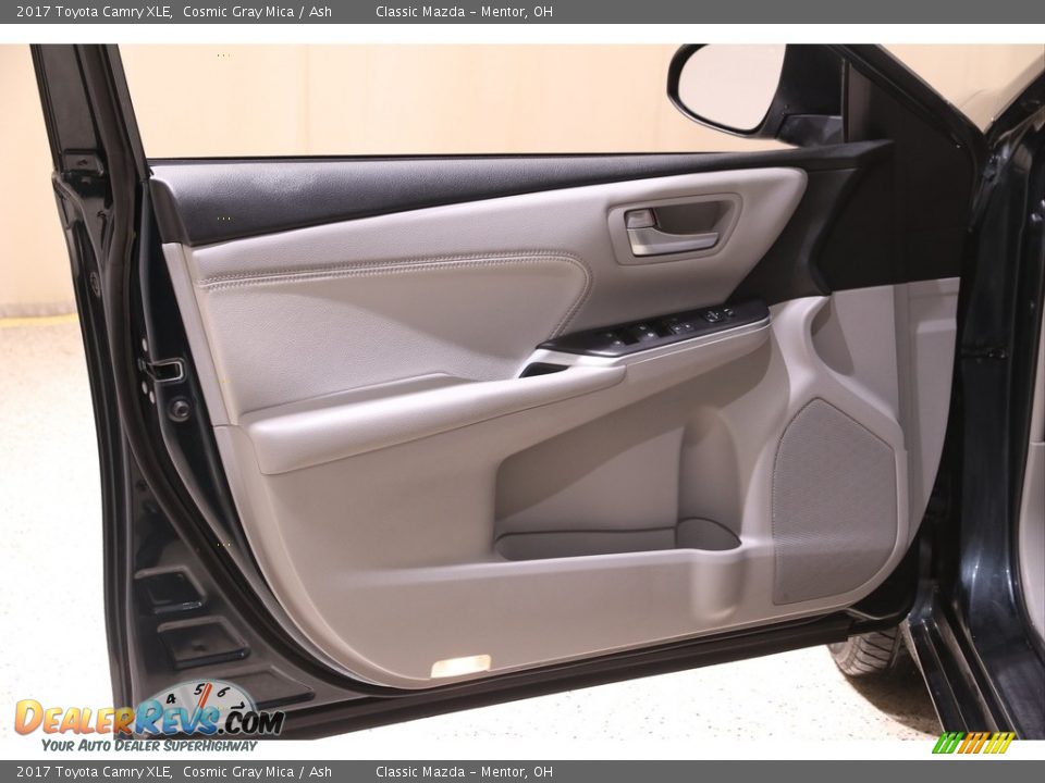 2017 Toyota Camry XLE Cosmic Gray Mica / Ash Photo #4
