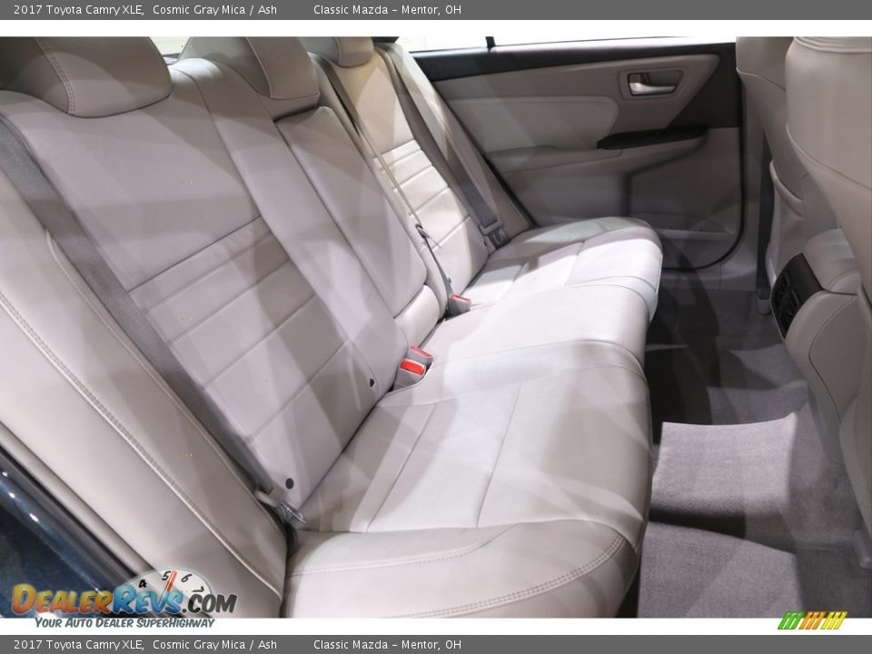 2017 Toyota Camry XLE Cosmic Gray Mica / Ash Photo #17