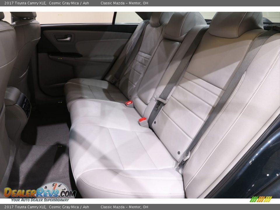 2017 Toyota Camry XLE Cosmic Gray Mica / Ash Photo #18
