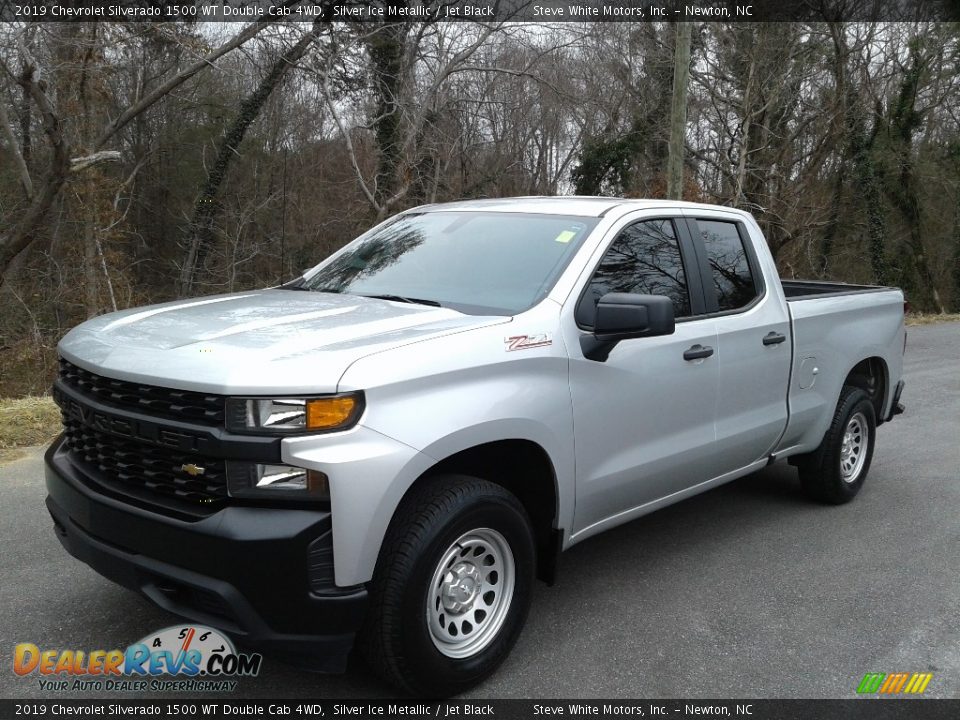 Front 3/4 View of 2019 Chevrolet Silverado 1500 WT Double Cab 4WD Photo #2