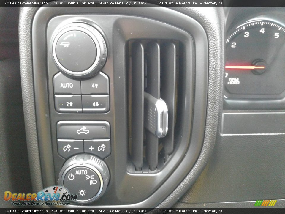 2019 Chevrolet Silverado 1500 WT Double Cab 4WD Silver Ice Metallic / Jet Black Photo #18