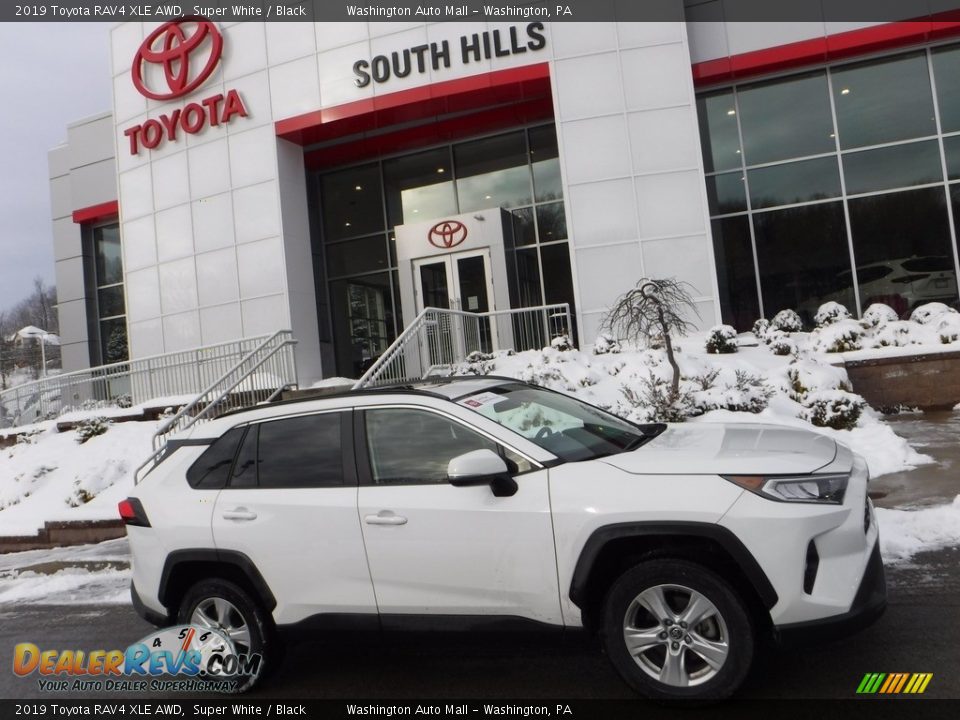 2019 Toyota RAV4 XLE AWD Super White / Black Photo #2