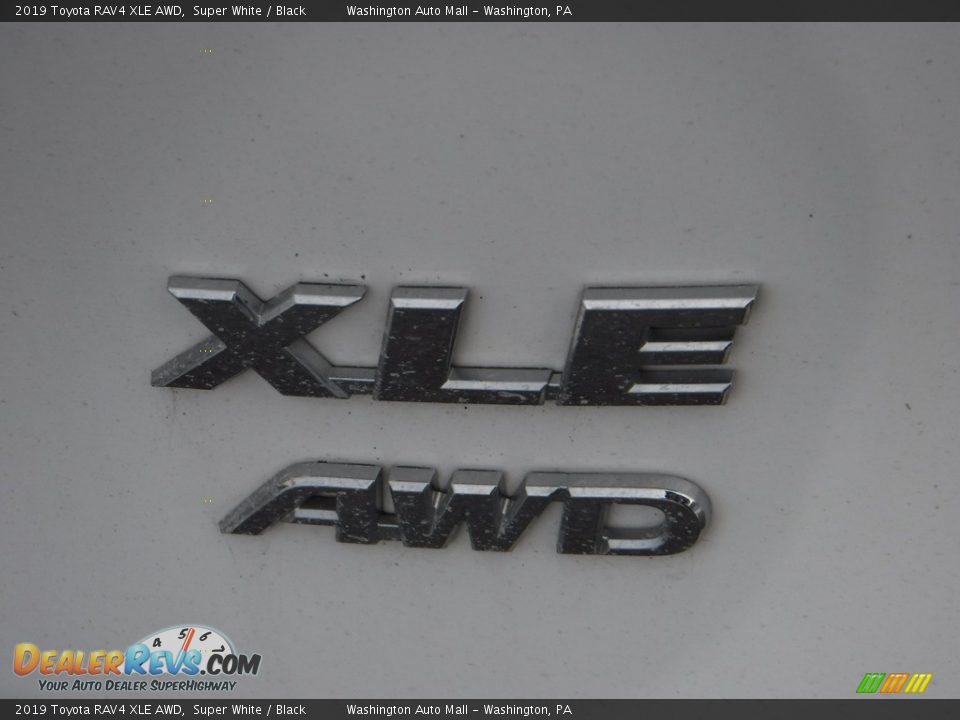 2019 Toyota RAV4 XLE AWD Super White / Black Photo #14