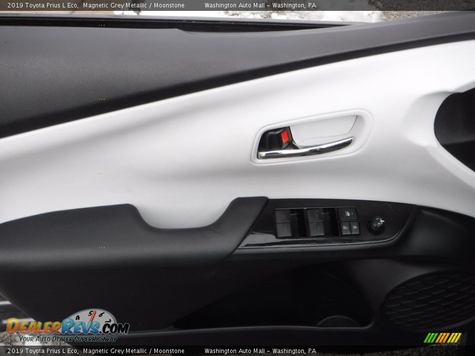 2019 Toyota Prius L Eco Magnetic Grey Metallic / Moonstone Photo #15