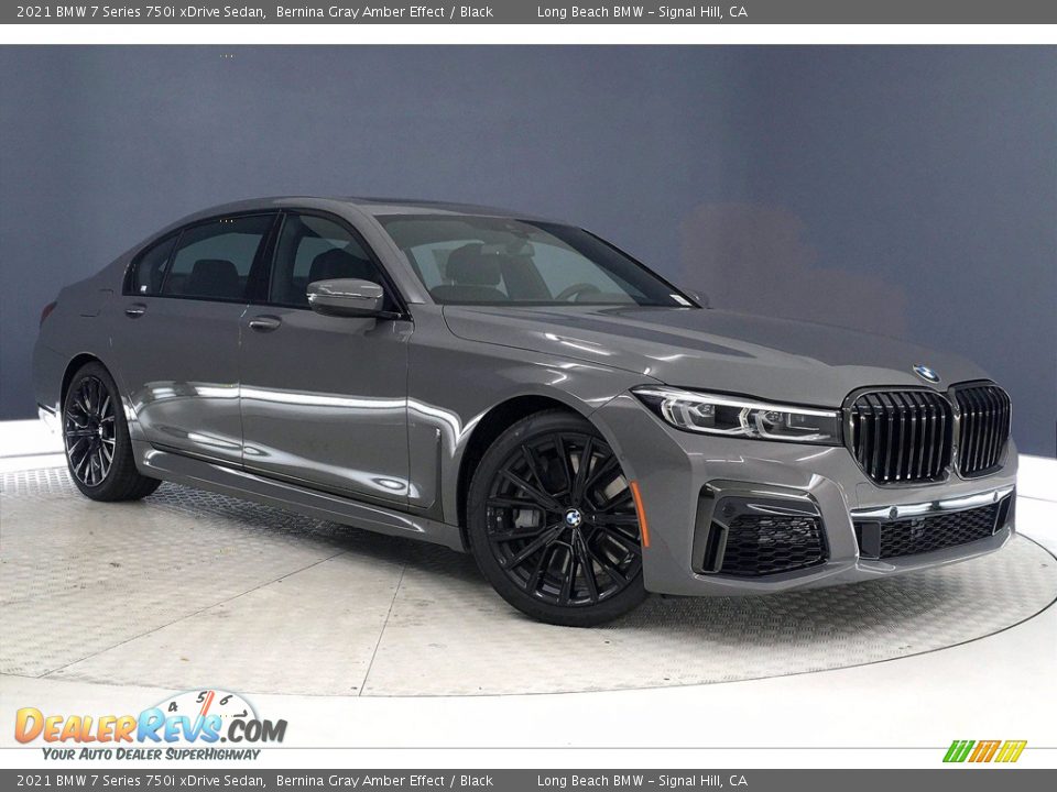 Front 3/4 View of 2021 BMW 7 Series 750i xDrive Sedan Photo #19