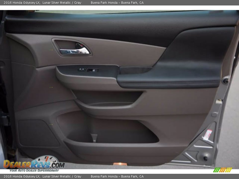 2016 Honda Odyssey LX Lunar Silver Metallic / Gray Photo #30