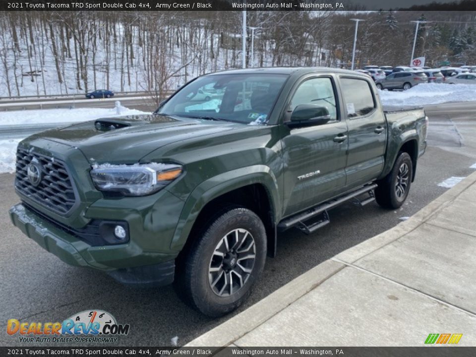 Front 3/4 View of 2021 Toyota Tacoma TRD Sport Double Cab 4x4 Photo #13