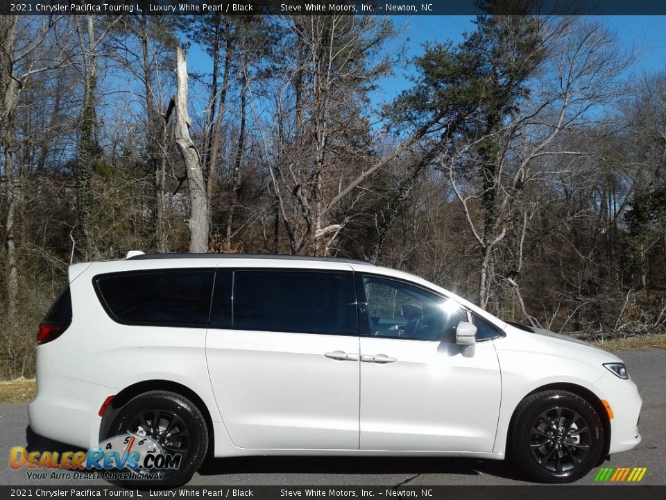 2021 Chrysler Pacifica Touring L Luxury White Pearl / Black Photo #5