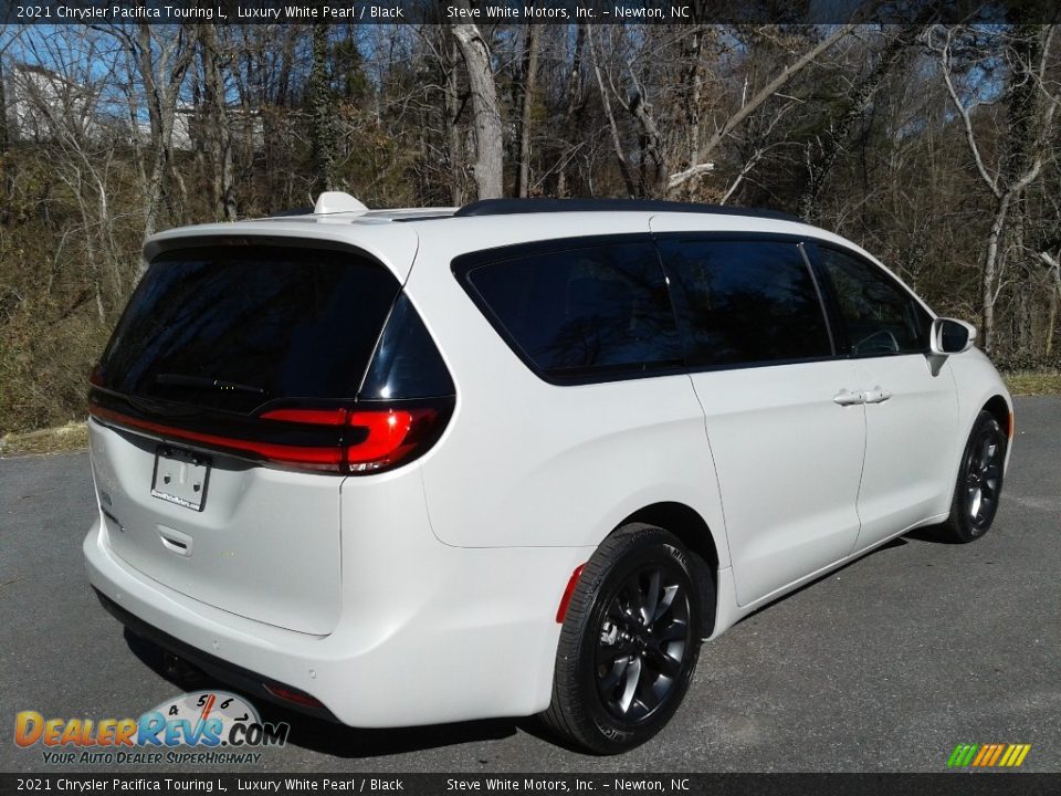 2021 Chrysler Pacifica Touring L Luxury White Pearl / Black Photo #6