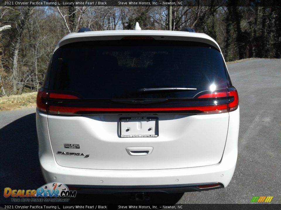 2021 Chrysler Pacifica Touring L Luxury White Pearl / Black Photo #7