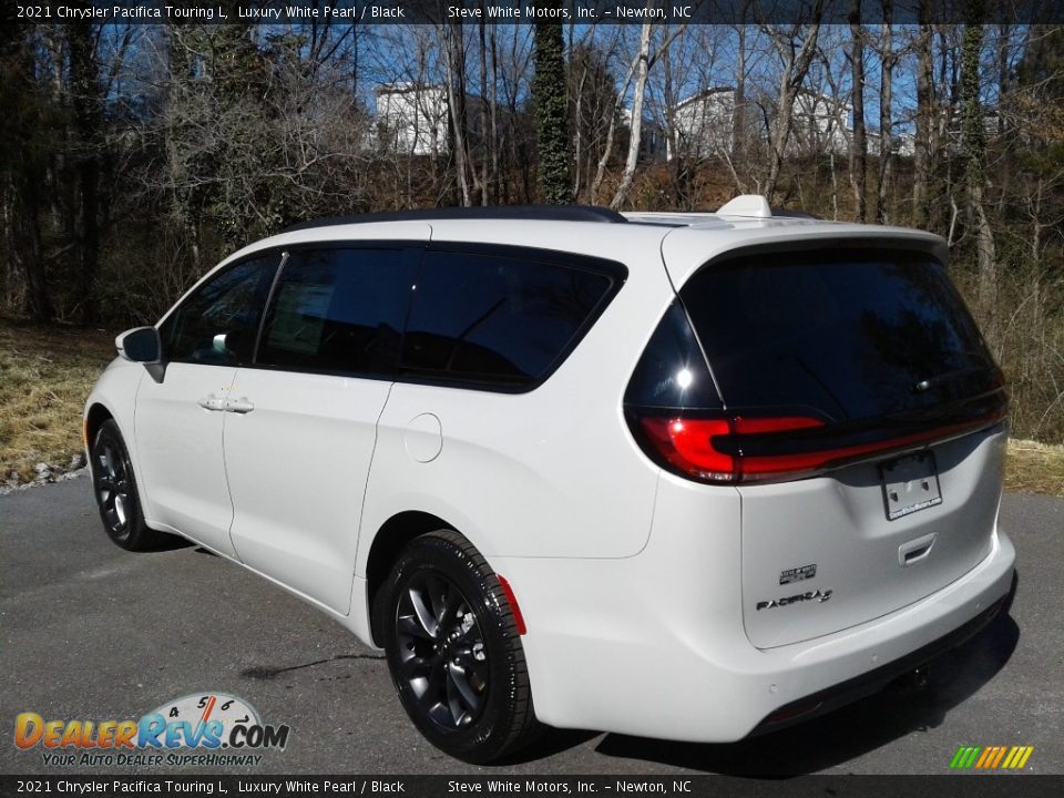 2021 Chrysler Pacifica Touring L Luxury White Pearl / Black Photo #8
