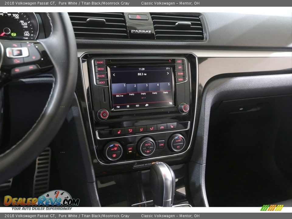 2018 Volkswagen Passat GT Pure White / Titan Black/Moonrock Gray Photo #9