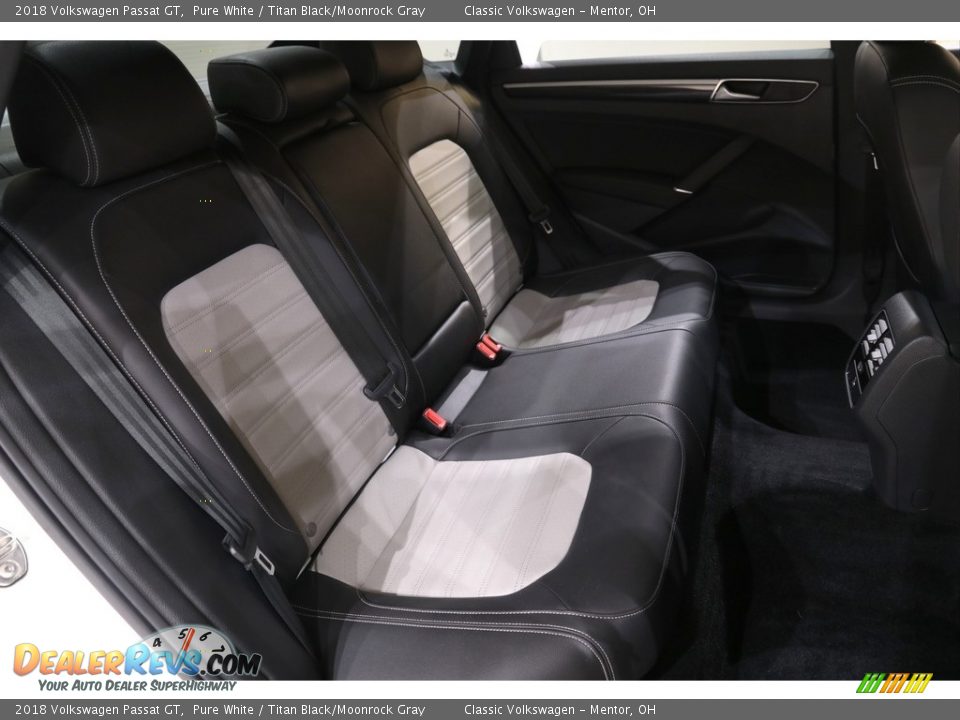 2018 Volkswagen Passat GT Pure White / Titan Black/Moonrock Gray Photo #15