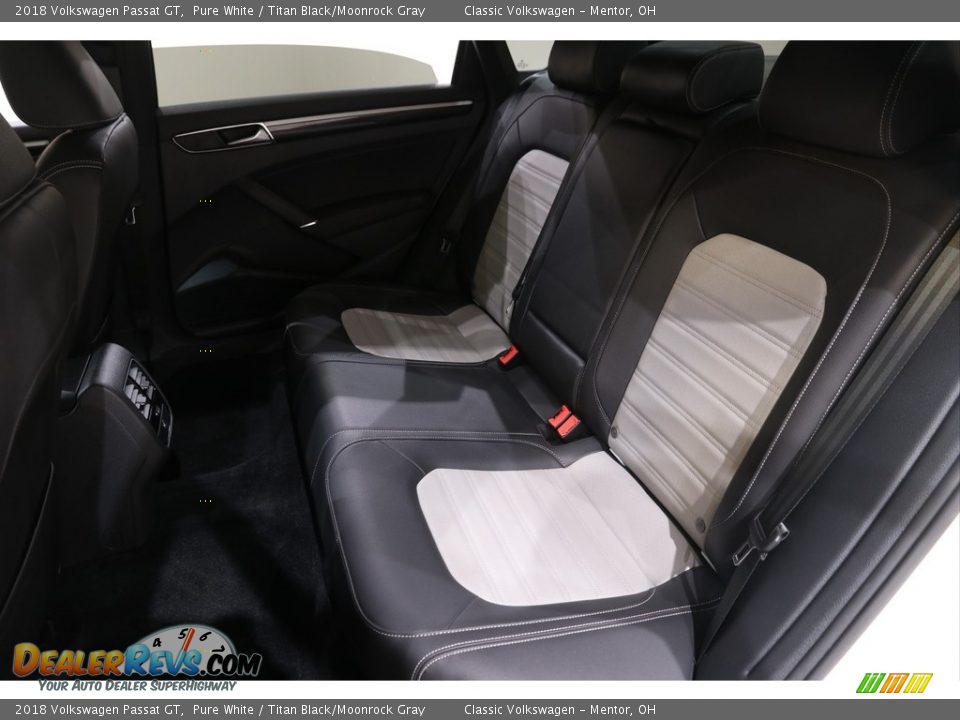 2018 Volkswagen Passat GT Pure White / Titan Black/Moonrock Gray Photo #16