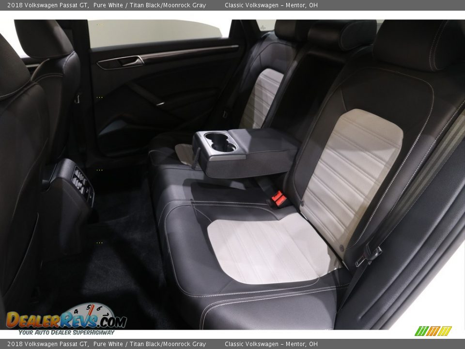 2018 Volkswagen Passat GT Pure White / Titan Black/Moonrock Gray Photo #17