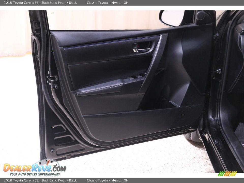 2018 Toyota Corolla SE Black Sand Pearl / Black Photo #4
