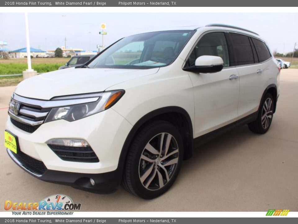 2018 Honda Pilot Touring White Diamond Pearl / Beige Photo #4