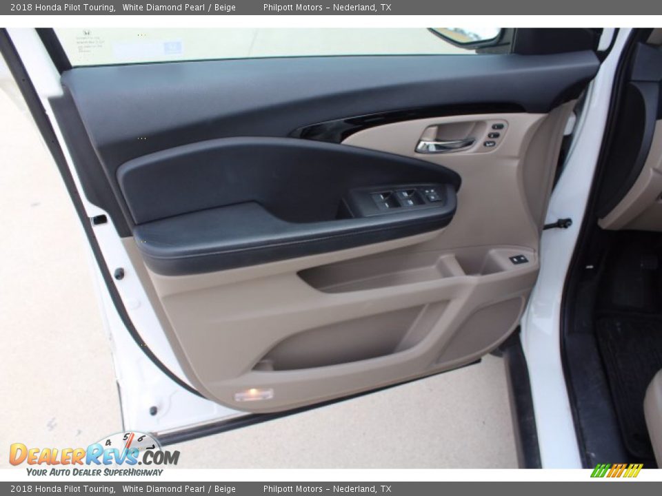 2018 Honda Pilot Touring White Diamond Pearl / Beige Photo #9