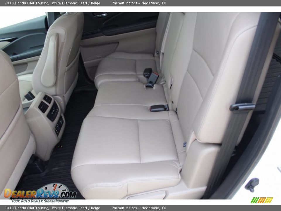 2018 Honda Pilot Touring White Diamond Pearl / Beige Photo #21